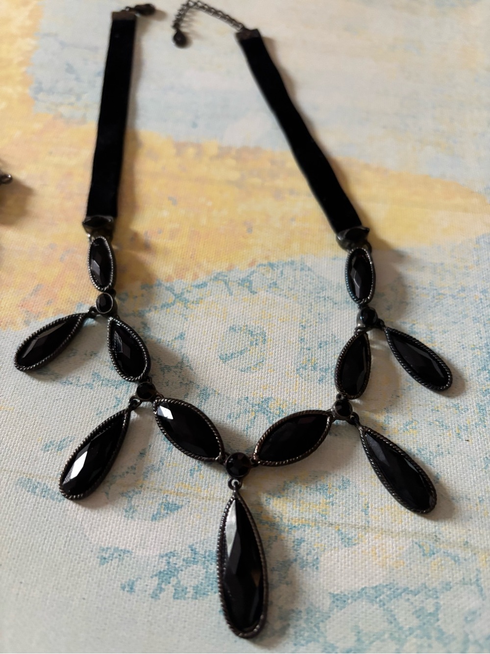 2 elegant Black beaded necklaces.V shape black chain and other ribbon neckline. - Picture 3 of 8